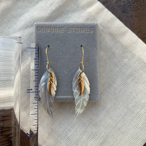 ✨ SOLD - Stunning Mother of Pearl 14k Drop Earrings (NWT) - Picture 6 of 9